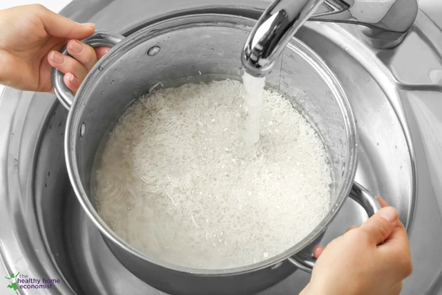 Cần ngâm gạo từ 1-3 tiếng để gạo có thể mềm mịn nhanh chóng